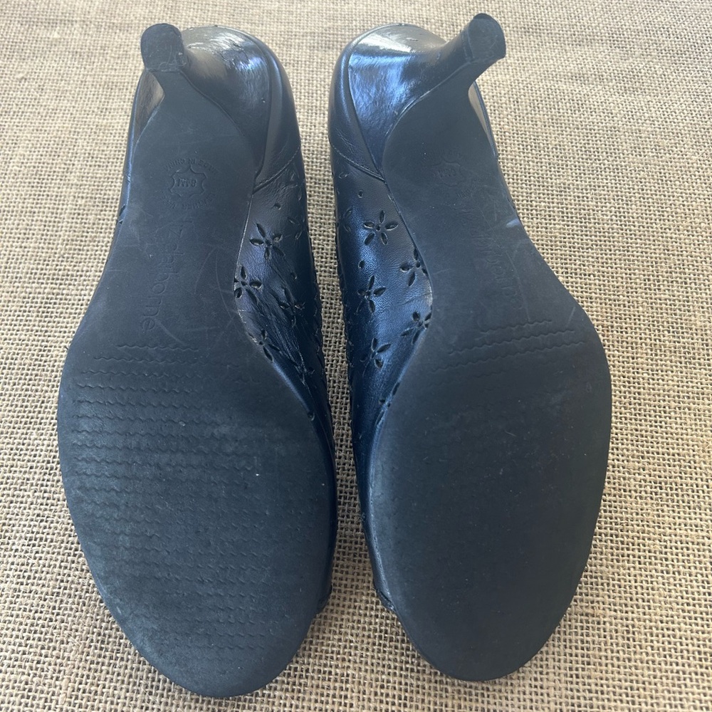 Liz Claiborne Black Kitten Heel Pumps - Picture 4 of 5